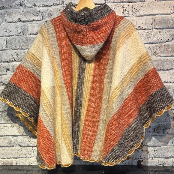 Poncho - Picture 7 of 8